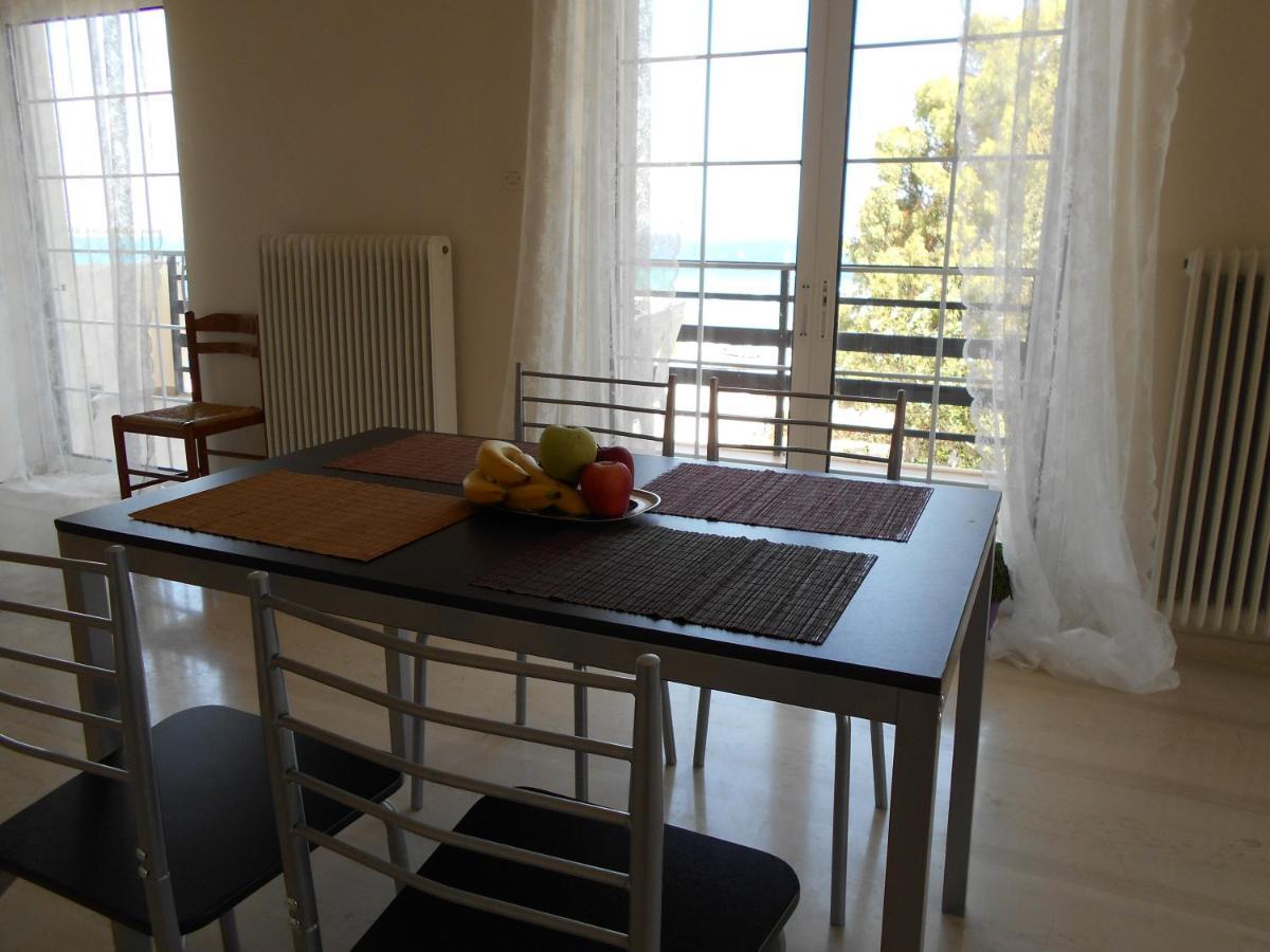 Eleni'S Seafront Apartment Artemida  Exterior foto